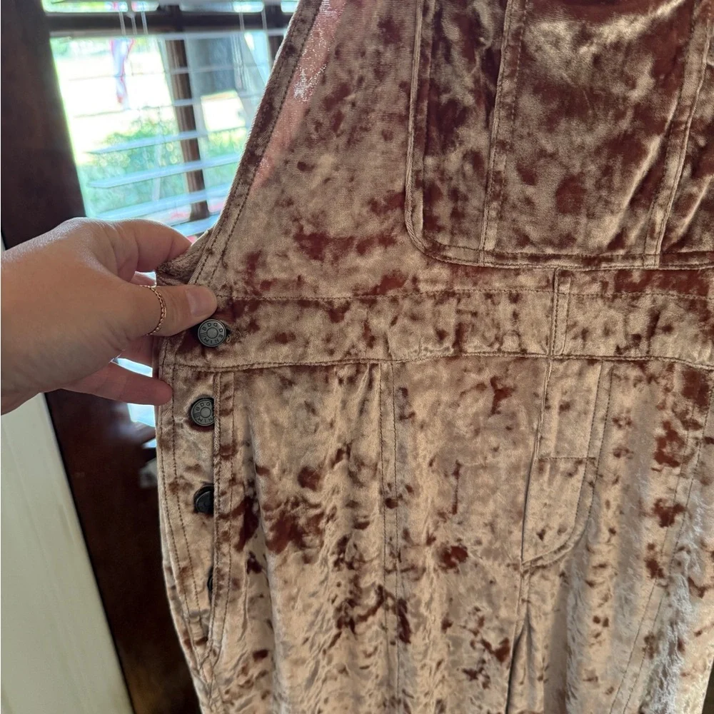 BDG NWOT Velvet Rose Colored Overalls - Picture 4 of 7